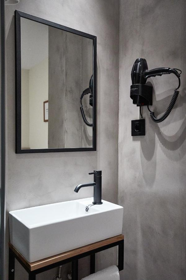 Standard Single Room with Shower,1243205725:JPEG